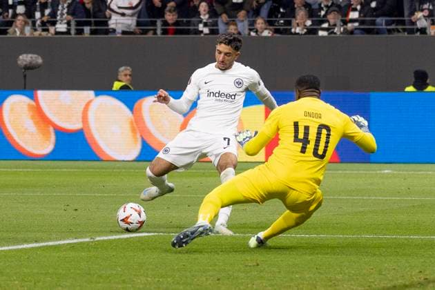 UEFA Europa League: Eintracht Frankfurt - FC Riga FS, 24.10.2024 Omar Marmoush (Eintracht Frankfurt 7) bei einer Großchance, die Fabrice Ondoa (Rigas FS 40) nicht verhindern kann, Eintracht Frankfurt - FC Riga FS, Frankfurt, Deutsche Bank Park, 24.10.2024 Copyright: xBEAUTIFULxSPORTS Gawlikx