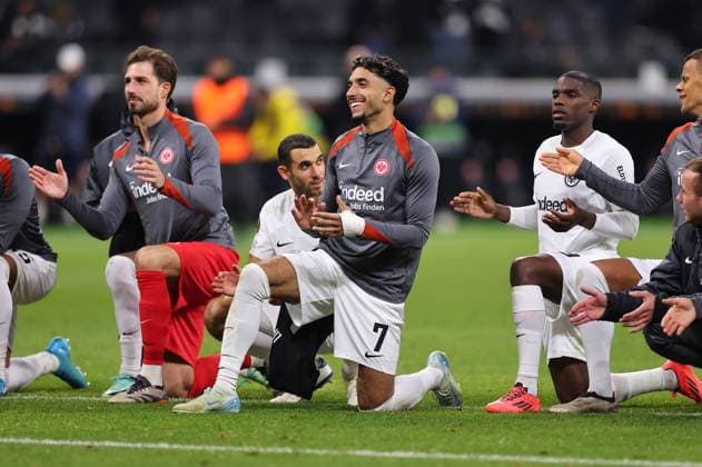 24.10.2024, Fussball UEFA Europa League, Eintracht Frankfurt - FC Riga FS RFS, emonline, emspor, v.l., Omar Marmoush (Eintracht Frankfurt) feiert mit den Fans DFL DFB REGULATIONS PROHIBIT ANY USE OF PHOTOGRAPHS AS IMAGE SEQUENCES AND OR QUASI-VIDEO. xdcx Copyright: HMBxMedia