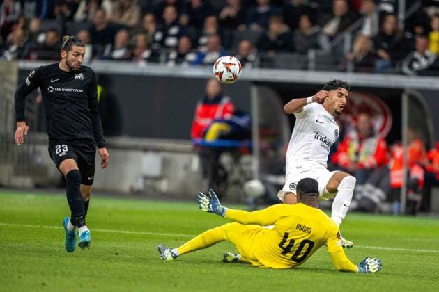 Herdi Prenga (Rigas FS) Omar Marmoush (Eintracht Frankfurt) Goalkeeper Fabrice Ondoa (Rigas FS) im Kampf um den Ball, UEFA Europa League 2024 25 League Phase MD3, Eintracht Frankfurt v FC RFS, Deutsche Bank Park, 24.10.2024, Frankfurt am Main, Deutschland. not used in POL SRB CRO FRA GBR NED ITA USA Defodi-747_WD2_9479
