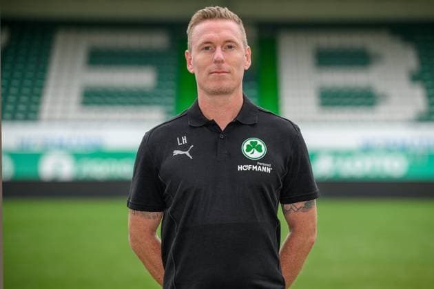 24.10.2024 - SpVgg Greuther Fürth ( Kleeblatt Spielvereinigung ) - 2. Fussball Bundesliga - Saison 2024 2025 - Fototermin Porträttermin Vorstellung Präsentation Pressetermin - - Einzelbild Einzelfoto Portrait Porträt Kopfbild - Leonhard Leo Haas ( Trainer SpVgg Greuther Fürth )