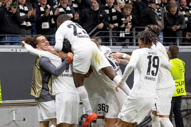 UEFA Europa League: Eintracht Frankfurt - FC Riga FS, 24.10.2024 Hugo Larsson (Eintracht Frankfurt 16) feiert sein Tor zum 1:0 mit Arthur Theate (Eintracht Frankfurt 3) & Ansgar Knauff (Eintracht Frankfurt 36) & Omar Marmoush (Eintracht Frankfurt 7) & Niels Nkounkou (Eintracht Frankfurt 29) & Jean Bahoya (Eintracht Frankfurt 19) & Rasmus Kristensen (Eintracht Frankfurt 13), Eintracht Frankfurt - FC Riga FS, Frankfurt, Deutsche Bank Park, 24.10.2024 Copyright: xBEAUTIFULxSPORTS Gawlikx