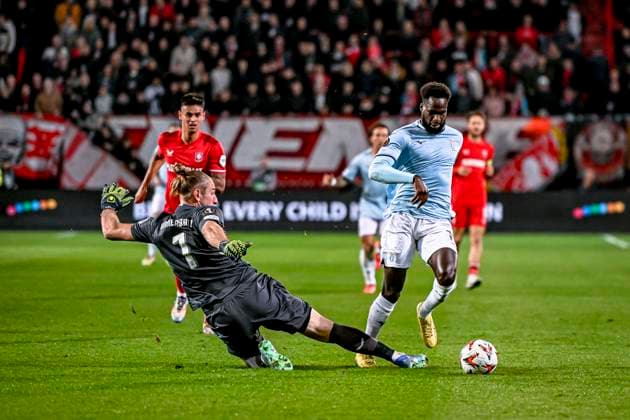 FC Twente goalkeeper Lars Unnerstall, Lazio forwarder Boulaye Dia, during the match Twente - Lazio at the Grolsch Veste for the UEFA Europa League - League phase - Matchday 3 season 2024-2025 in ENSCHEDE, Netherlands on 24 oktober 2024, (photo by Stefan Koops EYE4images DeFodi Images) not used in POL SRB CRO FRA GBR NED ITA USA Defodi-746_196777