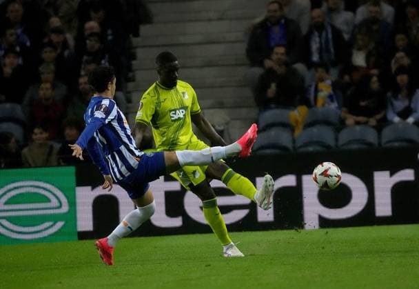 PRT, UEFA Europa League, FC Porto vs Hoffenheim 24.10.2024, Estadio Do Dragao, Porto, PRT, UEFA Europa League, FC Porto vs Hoffenheim , im Bild Pepe (Porto), Stanley Nsoki (Hoffenheim) Porto Estadio Do Dragao Portugal