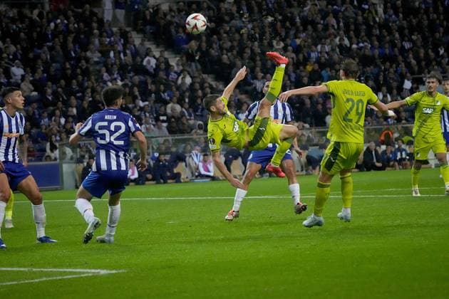 Sport Bilder des Tages PRT, UEFA Europa League, FC Porto vs Hoffenheim 24.10.2024, Estadio Do Dragao, Porto, PRT, UEFA Europa League, FC Porto vs Hoffenheim , im Bild Fallrückzieher von Andrej Kramaric (Hoffenheim) Porto Estadio Do Dragao Portugal