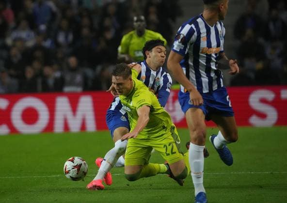 24.10.2024, Estadio Do Dragao, Porto, PRT, UEFA Europa League, FC Porto vs Hoffenheim , im Bild Alexander Prass (Hoffenheim) (Photo by Hasan Bratic DeFodi Images) not used in POL SRB CRO FRA GBR NED ITA USA Defodi-506_20241024_hbr_1243