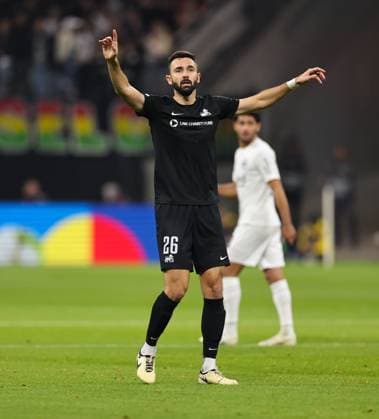 24.10.2024, Fussball UEFA Europa League, Eintracht Frankfurt - FC Riga FS RFS, emonline, emspor, v.l., Stefan Panic (FK RFS) gibt Anweisungen, gestikuliert, mit den Armen gestikulieren gives instructions, gesticulate DFL DFB REGULATIONS PROHIBIT ANY USE OF PHOTOGRAPHS AS IMAGE SEQUENCES AND OR QUASI-VIDEO. xdcx Copyright: HMBxMedia