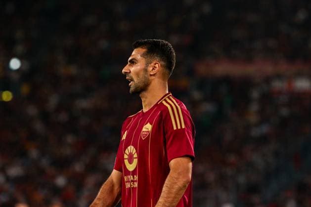Zeki Celik of AS Roma during AS Roma vs FC Dynamo Kyiv, Football Europa League match in Rome, Italy, October 24 2024  Copyright: xRaffaelexConti IPAxSportx xipa-ax xx IPA_50922575 IPA_Agency_IPA50922575