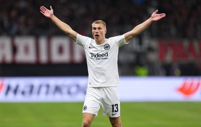 24.10.2024, Fussball UEFA Europa League, Eintracht Frankfurt - FC Riga FS RFS, emonline, emspor, v.l., Rasmus Kristensen (Eintracht Frankfurt) gibt Anweisungen, gestikuliert, mit den Armen gestikulieren gives instructions, gesticulate DFL DFB REGULATIONS PROHIBIT ANY USE OF PHOTOGRAPHS AS IMAGE SEQUENCES AND OR QUASI-VIDEO. xdcx Copyright: HMBxMedia