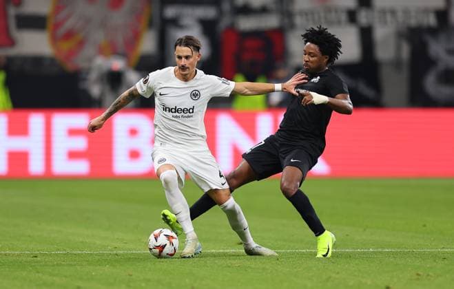 24.10.2024, Fussball UEFA Europa League, Eintracht Frankfurt - FC Riga FS RFS, emonline, emspor, v.l., Robin Koch (Eintracht Frankfurt), Cedric Kouadio (FK RFS) DFL DFB REGULATIONS PROHIBIT ANY USE OF PHOTOGRAPHS AS IMAGE SEQUENCES AND OR QUASI-VIDEO. xdcx Copyright: HMBxMedia