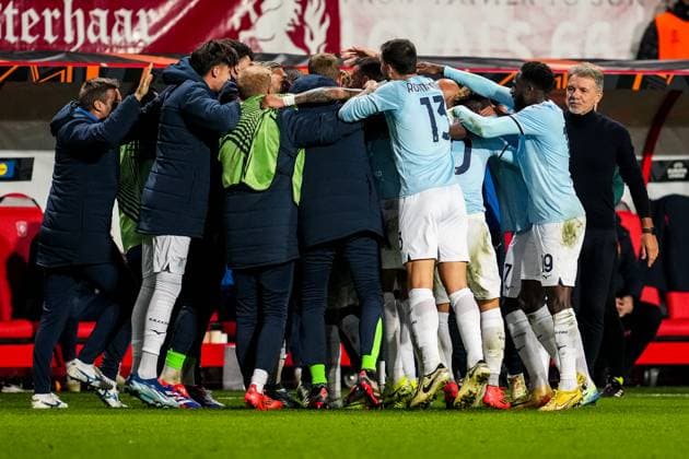 ENSCHEDE, NETHERLANDS - OCTOBER 24: Pedro Rodriguez of SS Lazio celebrates with his team mates after scoring his team s first goal during the UEFA Europa League 2024 25 League Phase MD3 match between FC Twente and S.S. Lazio at FC Twente Stadium on October 24, 2024 in Enschede, Netherlands. (Photo by Rene Nijhuis)  Copyright: xRenexNijhuis