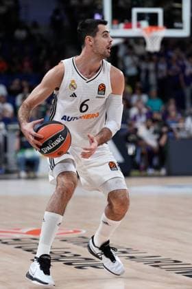 October 24, 2024, Madrid, Madrid, SPAIN: Alberto Abalde of Real Madrid in action during the Turkish Airlines EuroLeague, Regular Season Round Five, basketball match played between Real Madrid Baloncesto and Crvena Zvezda Meridianbet Belgrade at Wizink Center pavilion on October 24, 2024 in Madrid, Spain. Madrid SPAIN - ZUMAa181 20241024_zaa_a181_095 Copyright: xOscarxJ.xBarrosox