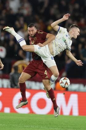 RomaÃ¢ÂÄÂ™s Italian midfielder Bryan Cristante challenges for the ball with Dynamo Kyiv s Ukrainian defender Taras Mykhavko during UEFA Europa League phase match day 3 between AS Roma vs Dynamo Kyiv at Olimpico stadium on October 24, 2024 in Rome, Italy.  Copyright: xAntonioxBalasco IPAxSportx xipa-x xx IPA_50922005 IPA_Agency_IPA50922005
