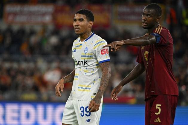CALCIO - UEFA Europa League - AS Roma vs FC Dynamo Kyiv Eduardo Guerrero of Dynamo Kyiv and Evan Ndicka of A.S. Roma during the UEFA Europa League 2024 25 League Phase MD3 match between A.S. Roma and Dynamo Kyiv at Olympic Stadium on October 24, 2024 in Rome, Italy. Rome Italy  Copyright: xIPAxSport ABACAx