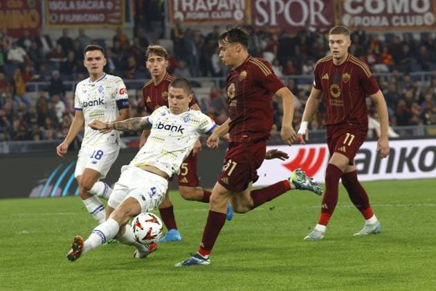 October 24, 2024, Rome, Lazio, Italy: Niccolo Pisilli and Dynamo Kyiv s Denys Popov are playing during the UEFA Europa League 2024 25 League Phase MD3 match between AS Roma and FC Dynamo Kyiv at Stadio Olimpico on October 24, 2024 in Rome, Italy Rome Italy - ZUMAl131 20241024_zsp_l131_045 Copyright: xCiroxDexLucax