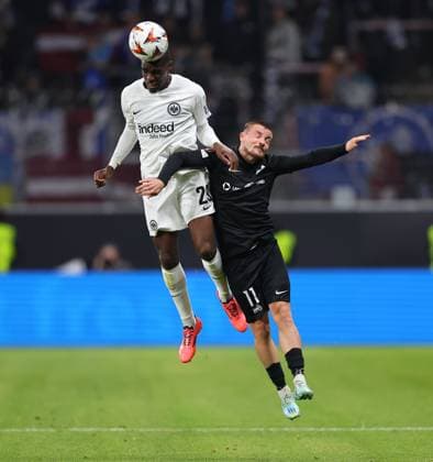 24.10.2024, Fussball UEFA Europa League, Eintracht Frankfurt - FC Riga FS RFS, emonline, emspor, v.l., Niels Nkounkou (Eintracht Frankfurt), Roberts Savalnieks (FK RFS) DFL DFB REGULATIONS PROHIBIT ANY USE OF PHOTOGRAPHS AS IMAGE SEQUENCES AND OR QUASI-VIDEO. xdcx Copyright: HMBxMedia