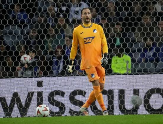 PRT, UEFA Europa League, FC Porto vs Hoffenheim 24.10.2024, Estadio Do Dragao, Porto, PRT, UEFA Europa League, FC Porto vs Hoffenheim , im Bild Torwart Oliver Baumann (Hoffenheim)