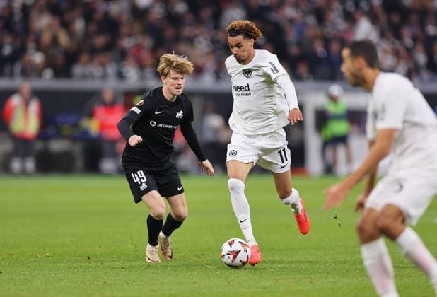 24.10.2024, Fussball UEFA Europa League, Eintracht Frankfurt - FC Riga FS RFS, emonline, emspor, v.l., Martins Kigurs (FK RFS), Hugo Ekitike (Eintracht Frankfurt) DFL DFB REGULATIONS PROHIBIT ANY USE OF PHOTOGRAPHS AS IMAGE SEQUENCES AND OR QUASI-VIDEO. xdcx Copyright: HMBxMedia