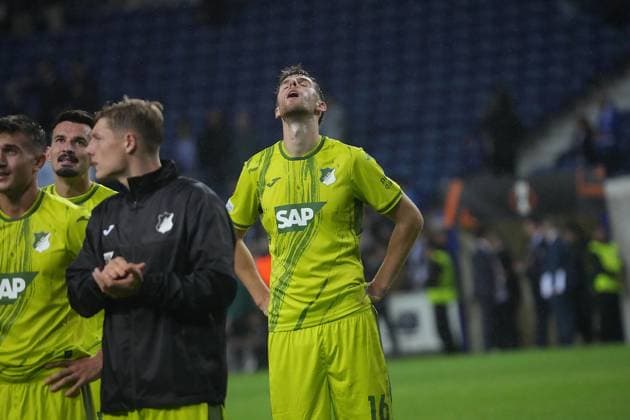 PRT, UEFA Europa League, FC Porto vs Hoffenheim 24.10.2024, Estadio Do Dragao, Porto, PRT, UEFA Europa League, FC Porto vs Hoffenheim , im Bild Ein enttäuschter Anton Stach (Hoffenheim)