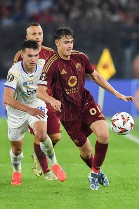 Roma Vs Dynamo Kiyv in Rome, Italy - 24 Oct 2024 Oleksandr Tymchyk of Dynamo Kyiv (L) and Niccolo Pisilli of AS Roma (R) seen in action during the Europa League first qualifying round - 3rd leg match between Roma v Dynamo Kiyv at Olympic stadium. Final score As Roma 1: 0 Dynamo Kiyv Rome Italy Copyright: xMattiaxVianx xSOPAxImagesx asd_5097