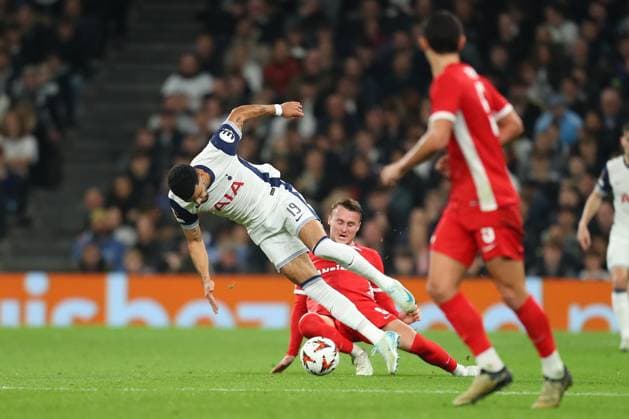 24th October 2024; Tottenham Hotspur Stadium, London, England; UEFA Europa League Football, Tottenham Hotspur versus AZ Alkmaar; Dominic Solanke of Tottenham Hotspur is fouled by Peer Koopmeiners of AZ Alkmaar.  ActionPlus12707075 KatiexChan