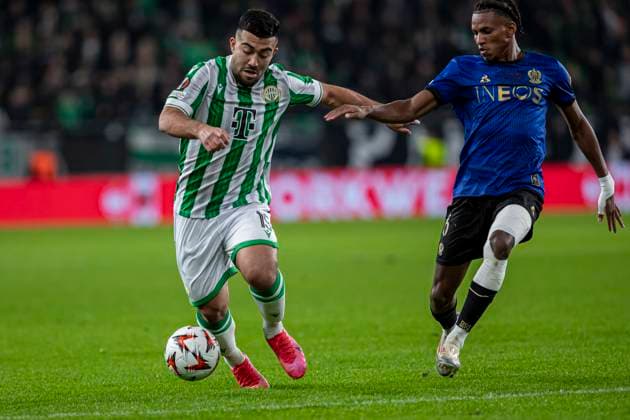 Ferencvarosi TC v OGC Nice - UEFA Europa League 2024 25 League Phase MD3 Mohammad Abu Fani of FTC competes for the ball with Mohamed Boudaoui of OGC Nice during the UEFA Europa League match at Groupama Arena in Budapest, Hungary, on October 24, 2024. Budapest Hungary  Copyright: xRobertxSzaniszlox originalFilename:szaniszlo-notitle241024_npJ1V.jpg