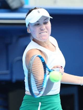 October 25, 2024, Tokyo , Japan - Sofia Kenin of the United States returns the ball against Daria Kasatkina of Russia at the quarter final match of the Toray Pan Pacific Open tennis tournament at the Ariake Colosseum in Tokyo on Friday, October 25, 2024. Kenin defeated Kasatkina. (photo by Yoshio Tsunoda AFLO) Noxthirdxpartyxsales  (0775234044st)