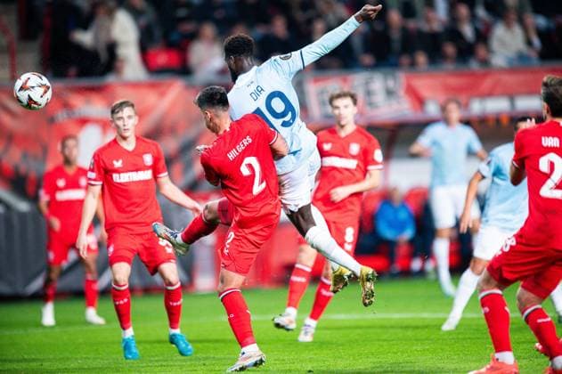 24.10.2024 - Fußball, 2024 2025, Europa League, 3. Spieltag, FC Twente Enschede - Lazio Rom: (L-R) Mees Hilgers (Enschede), Boulaye Dia (Rom)
