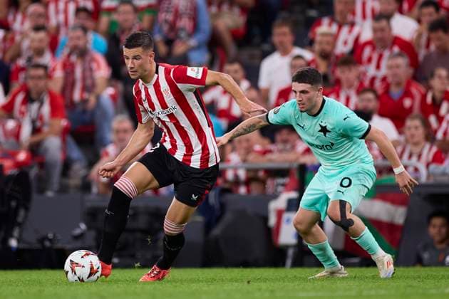 Athletic Club v SK Slavia Prague - Europa League 2024 25 League Phase Gorka Guruzeta of Athletic Club competes for the ball with Christos Zafeiris of SK Slavia Prague during the Europa League match between Athletic Club and SK Slavia Prague at San Mames on October 24, 2024, in Bilbao, Spain. Bilbao San Mames Basque Country Spain RL_ATHvRCDE_000034 Copyright: xRicardoxLarreinax