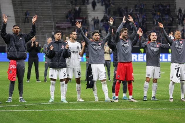UEFA Europa League - Eintracht Frankfurt - Rigas FS am 24.10.2024 im Deutsche Bank Park in Frankfurt Jubel über den Sieg bei der Mannschaft von Eintracht Frankfurt, hier u.a. mit Torwart Kaua Morais Vieira dos Santos (Frankfurt 40) , Fares Chaibi (Frankfurt 8) , Ellyes Skhiri (Frankfurt 15) , Omar Marmoush (Frankfurt 7) , Torwart Kevin Trapp (Frankfurt 1) , Arthur Theate (Frankfurt 3) , Timothy Chandler (Frankfurt 22)
