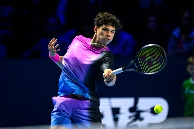 Basel, Switzerland - October 24: Ben Shelton of USA plays a forehand against Stan Wawrinka of Switzerland during the Swiss Indoors Basel - Day 4 at St. Jakobshalle on October 24, 2024 in Basel, Switzerland. (Photo by JustPuctures) Basel St. Jakobshalle Basel-Stadt Switzerland