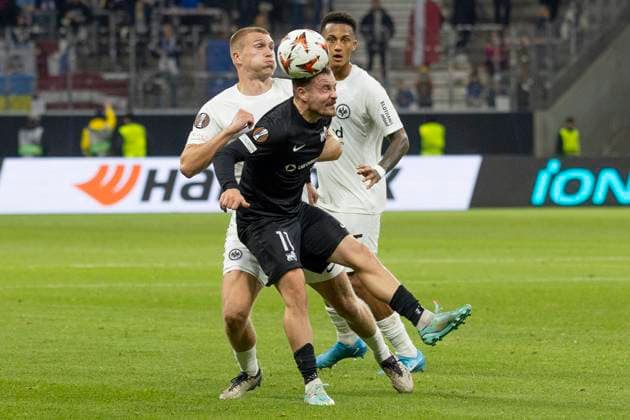 UEFA Europa League: Eintracht Frankfurt - FC Riga FS, 24.10.2024 Rasmus Kristensen (Eintracht Frankfurt 13) & Roberts Sava?nieks (Rigas FS 11) im Kopfballduell Zweikampf, Eintracht Frankfurt - FC Riga FS, Frankfurt, Deutsche Bank Park, 24.10.2024 Copyright: xBEAUTIFULxSPORTS Gawlikx