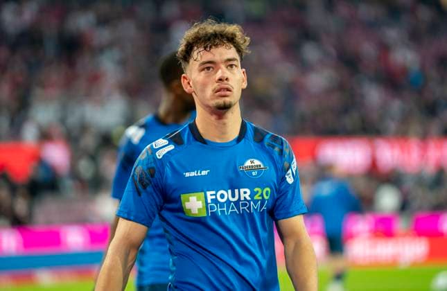 Aaron Zehnter (SC Paderborn, 32) beim Warmmachen. 1. FC Köln - SC Paderborn, 25.10.2024, Fussball, 2. Bundesliga, RheinEnergieStadion Köln