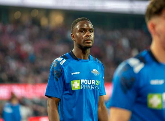 Ilyas Ansah (SC Paderborn, 29) beim Warmmachen. 1. FC Köln - SC Paderborn, 25.10.2024, Fussball, 2. Bundesliga, RheinEnergieStadion Köln