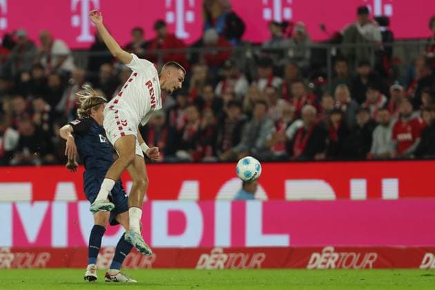 Felix Goetze (SC Paderborn) und Tim Lemperle (1. FC Koeln) im Zweikampf waehrend des Spiels der 2. Bundesliga zwischen 1. FC Köln und SC Paderborn 07, RheinEnergieStadion am 25. October 2024 in Köln, Deutschland. (Foto von Oliver Kaelke DeFodi Images) +++ Felix Goetze (SC Paderborn) und Tim Lemperle (1. FC Koeln) battle for the ball during the 2. Bundesliga match between 1. FC Koeln and SC Paderborn 07 at RheinEnergieStadion on October 25, 2024 in Cologne, Germany. (Photo by Oliver Kaelke DeFodi Images) DFL regulations prohibit any use of photographs as image sequences and or quasi-video. not used in POL SRB CRO FRA GBR NED ITA USA Defodi-678_2024_10_25_OK_FCKSCP_0479