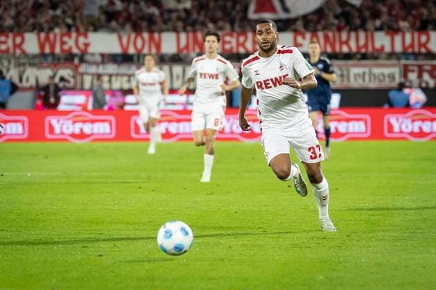 1. FC Köln - SC Paderborn 07, 25.10.2024 Linton Maina (1. FC Köln, 37); 10. Spieltag der 2. Fußball-Bundesliga, 1. FC Köln - SC Paderborn 07 am 25.10.2024 im RheinEnergie-Stadion in Köln. DIE DFL-VORSCHRIFTEN VERBIETEN JEDE VERWENDUNG VON FOTOS ALS BILDSEQUENZEN UND ODER QUASI-VIDEO.