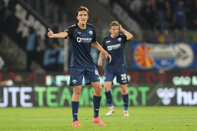 Luis Engelns (SC Paderborn) gestikuliert, Gestik waehrend des Spiels der 2. Bundesliga zwischen 1. FC Köln und SC Paderborn 07, RheinEnergieStadion am 25. October 2024 in Köln, Deutschland. (Foto von Oliver Kaelke DeFodi Images) +++ Luis Engelns (SC Paderborn) gestures during the 2. Bundesliga match between 1. FC Koeln and SC Paderborn 07 at RheinEnergieStadion on October 25, 2024 in Cologne, Germany. (Photo by Oliver Kaelke DeFodi Images) DFL regulations prohibit any use of photographs as image sequences and or quasi-video. not used in POL SRB CRO FRA GBR NED ITA USA Defodi-678_2024_10_25_OK_FCKSCP_0846