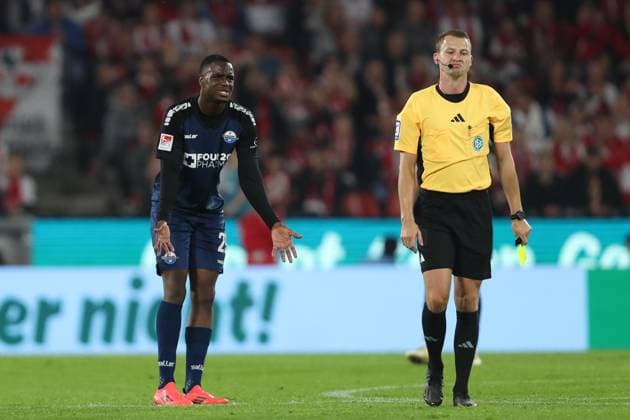 Ilyas Ansah (SC Paderborn) gestikuliert, Gestik waehrend des Spiels der 2. Bundesliga zwischen 1. FC Köln und SC Paderborn 07, RheinEnergieStadion am 25. October 2024 in Köln, Deutschland. (Foto von Oliver Kaelke DeFodi Images) +++ Ilyas Ansah (SC Paderborn) gestures during the 2. Bundesliga match between 1. FC Koeln and SC Paderborn 07 at RheinEnergieStadion on October 25, 2024 in Cologne, Germany. (Photo by Oliver Kaelke DeFodi Images) DFL regulations prohibit any use of photographs as image sequences and or quasi-video. not used in POL SRB CRO FRA GBR NED ITA USA Defodi-678_2024_10_25_OK_FCKSCP_1035