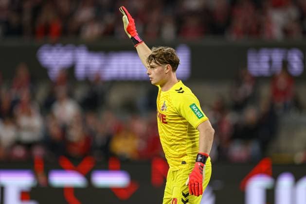 Köln, Deutschland, 25.10.24: Torwart Jonas Urbig (1. FC Koeln) gestikuliert, Gestik waehrend des Spiels der 2. Bundesliga zwischen 1. FC Köln - SC Paderborn im RheinEnergieSTADION am 25. October 2024 in Köln, Deutschland. Köln ReihnEnergieSTADION Germany