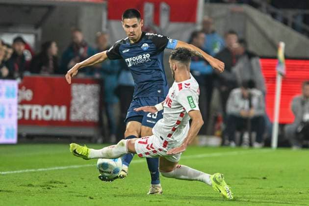v. li. im Zweikampf Raphael Obermair (Paderborn 23) Leart Pacarada (Koeln 17) 25.10.2024 Fussball 1. FC Koeln vs SC Paderborn 07, Rheinenergiestadion, Koeln, DFB DFL REGULATIONS PROHIBIT ANY USE OF PHOTOGRAPHS AS IMAGE SEQUENCES AND OR QUASI-VIDEO NRW Germany