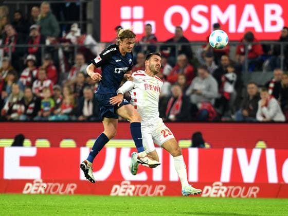 Felix Goetze (SC Paderborn 07) und Sargis Adamyan (1. FC Koeln) im Zweikampf waehrend des Spiels der 2. Bundesliga zwischen dem 1. FC Köln und SC Paderborn 07 im RheinEnergieStadion am 25. October 2024 in Köln, Deutschland. (Foto von Ralf Treese DeFodi Images) +++ Felix Goetze (SC Paderborn 07) und Sargis Adamyan (1. FC Koeln) battle for the ball during the 2. Bundesliga match between 1. FC Köln and SC Paderborn 07 at RheinEnergieStadion on October 25, 2024 in Cologne, Germany. (Photo by Ralf Treese DeFodi Images) DFB DFL REGULATIONS PROHIBIT ANY USE OF PHOTOGRAPHS AS IMAGE SEQUENCES AND OR QUASI-VIDEO. not used in POL SRB CRO FRA GBR NED ITA USA Defodi-521_KOEPAD20241025_018