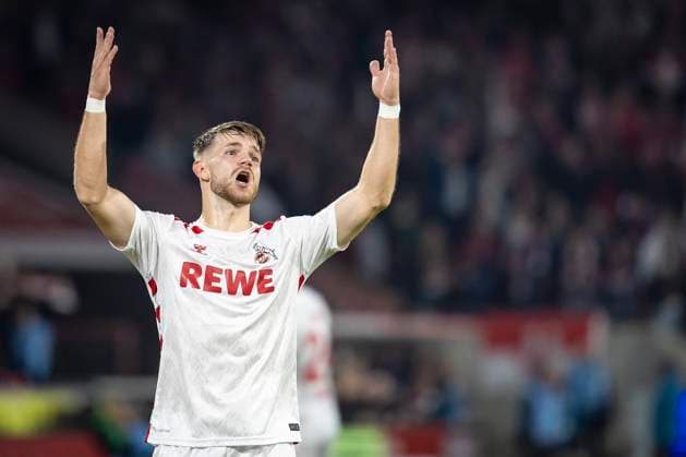 1. FC Köln - SC Paderborn 07, 25.10.2024 Jan Thielmann (1. FC Köln, 29) fordert nach seinem Treffer zum 1:0 die Fans zum Anfeuern auf; 10. Spieltag der 2. Fußball-Bundesliga, 1. FC Köln - SC Paderborn 07 am 25.10.2024 im RheinEnergie-Stadion in Köln. DIE DFL-VORSCHRIFTEN VERBIETEN JEDE VERWENDUNG VON FOTOS ALS BILDSEQUENZEN UND ODER QUASI-VIDEO.