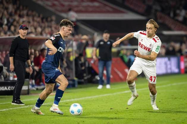1. FC Köln - SC Paderborn 07, 25.10.2024 Aaron Zehnter (SC Paderborn 07, 32), Mathias Olesen (1. FC Köln, 47) im Zweikampf; 10. Spieltag der 2. Fußball-Bundesliga, 1. FC Köln - SC Paderborn 07 am 25.10.2024 im RheinEnergie-Stadion in Köln. DIE DFL-VORSCHRIFTEN VERBIETEN JEDE VERWENDUNG VON FOTOS ALS BILDSEQUENZEN UND ODER QUASI-VIDEO.