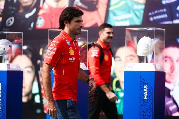 SAINZ Carlos (spa), Scuderia Ferrari SF-24, portrait during the Formula 1 Gran Premio de la Ciudad de Mexico 2024, 20th round of the 2024 Formula One World Championship, WM, Weltmeisterschaft from October 25 to 27, 2024 on the Autodromo Hermanos Rodriguez, in Mexico City, Mexico - F1 - MEXICO CITY GRAND PRIX 2024 DPPI Panoramic  241025_R20_MESSICO_DP_EA027927