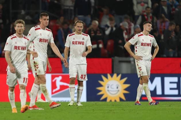 Florian Kainz (1. FC Koeln), Steffen Tigges (1. FC Koeln), Mathias Olesen (1. FC Koeln) und Eric Martel (1. FC Koeln) ist enttaeuscht waehrend des Spiels der 2. Bundesliga zwischen 1. FC Köln und SC Paderborn 07, RheinEnergieStadion am 25. October 2024 in Köln, Deutschland. (Foto von Oliver Kaelke DeFodi Images) +++ Florian Kainz (1. FC Koeln), Steffen Tigges (1. FC Koeln), Mathias Olesen (1. FC Koeln) und Eric Martel (1. FC Koeln) looks dejected during the 2. Bundesliga match between 1. FC Koeln and SC Paderborn 07 at RheinEnergieStadion on October 25, 2024 in Cologne, Germany. (Photo by Oliver Kaelke DeFodi Images) DFL regulations prohibit any use of photographs as image sequences and or quasi-video. not used in POL SRB CRO FRA GBR NED ITA USA Defodi-678_2024_10_25_OK_FCKSCP_2275