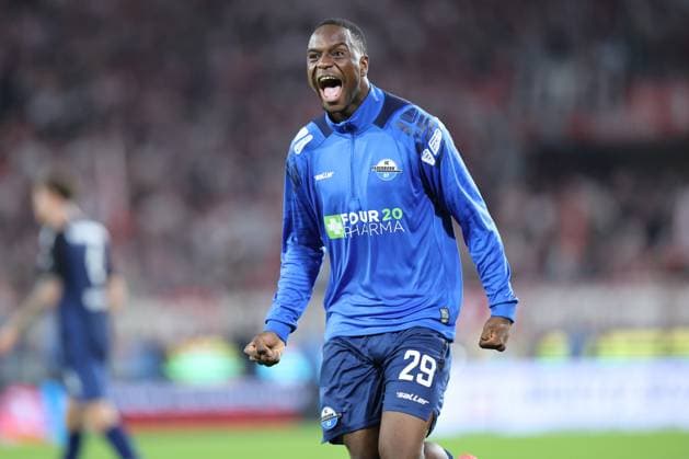GER, 2.FBL. 1. FC Koeln vs. SC Paderborn 25.10.2024, Rheinenergie Stadion, Koeln, GER, 2.FBL. 1. FC Koeln vs. SC Paderborn, im Bild: nach Ende des Spiels freuen sich die Paderborner ueber den Sieg Ilyas Ansah (Paderborn 29),