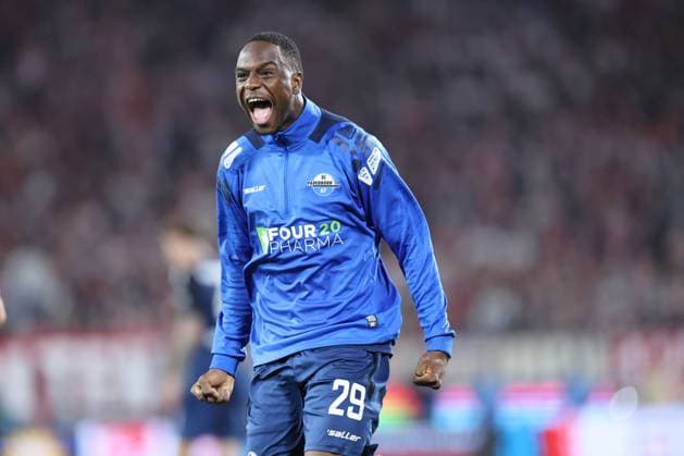 GER, 2.FBL. 1. FC Koeln vs. SC Paderborn 25.10.2024, Rheinenergie Stadion, Koeln, GER, 2.FBL. 1. FC Koeln vs. SC Paderborn, im Bild: nach Ende des Spiels freuen sich die Paderborner ueber den Sieg Ilyas Ansah (Paderborn 29),