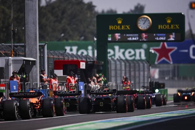 01 VERSTAPPEN Max (nld), Red Bull Racing RB20, action during the Formula 1 Gran Premio de la Ciudad de Mexico 2024, 20th round of the 2024 Formula One World Championship, WM, Weltmeisterschaft from October 25 to 27, 2024 on the Autodromo Hermanos Rodriguez, in Mexico City, Mexico - F1 - MEXICO CITY GRAND PRIX 2024 DPPI Panoramic  241025_R20_MESSICO_EA017665