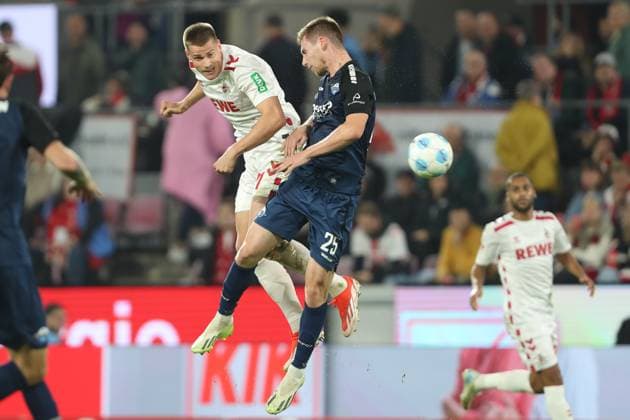 Steffen Tigges (1. FC Koeln) und Tjark Scheller (SC Paderborn) im Zweikampf waehrend des Spiels der 2. Bundesliga zwischen 1. FC Köln und SC Paderborn 07, RheinEnergieStadion am 25. October 2024 in Köln, Deutschland. (Foto von Oliver Kaelke DeFodi Images) +++ Steffen Tigges (1. FC Koeln) und Tjark Scheller (SC Paderborn) battle for the ball during the 2. Bundesliga match between 1. FC Koeln and SC Paderborn 07 at RheinEnergieStadion on October 25, 2024 in Cologne, Germany. (Photo by Oliver Kaelke DeFodi Images) DFL regulations prohibit any use of photographs as image sequences and or quasi-video. not used in POL SRB CRO FRA GBR NED ITA USA Defodi-678_2024_10_25_OK_FCKSCP_1993