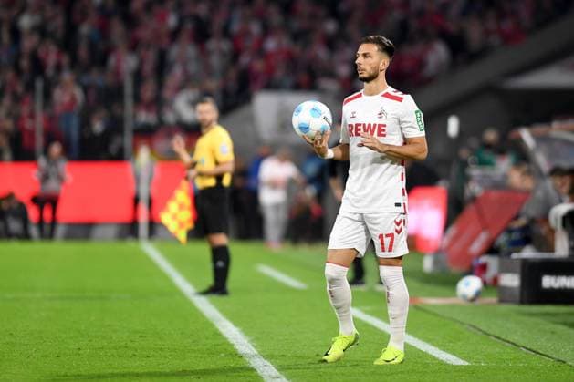 Leart Paqarada Pacarada (1. FC Koeln) Einwurf waehrend des Spiels der 2. Bundesliga zwischen dem 1. FC Köln und SC Paderborn 07 im RheinEnergieStadion am 25. October 2024 in Köln, Deutschland. (Foto von Ralf Treese DeFodi Images) +++ Leart Paqarada Pacarada (1. FC Koeln) throw-in during the 2. Bundesliga match between 1. FC Köln and SC Paderborn 07 at RheinEnergieStadion on October 25, 2024 in Cologne, Germany. (Photo by Ralf Treese DeFodi Images) DFB DFL REGULATIONS PROHIBIT ANY USE OF PHOTOGRAPHS AS IMAGE SEQUENCES AND OR QUASI-VIDEO. not used in POL SRB CRO FRA GBR NED ITA USA Defodi-521_KOEPAD20241025_051