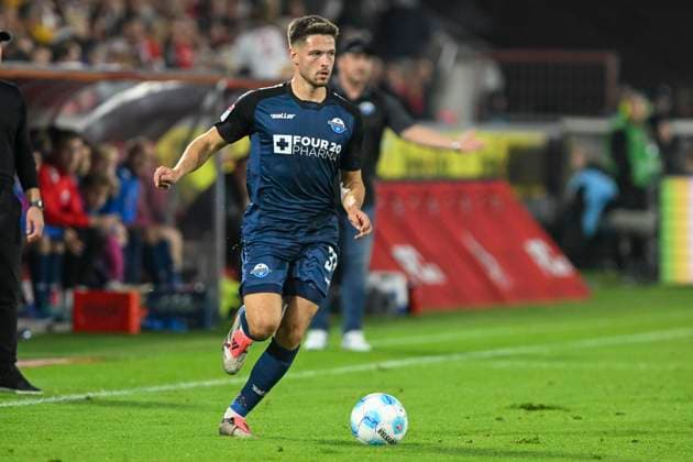 Marcel Hoffmeier (Paderborn 33) Aktion . Einzelbild . Freisteller . 25.10.2024 Fussball 1. FC Koeln vs SC Paderborn 07, Rheinenergiestadion, Koeln, DFB DFL REGULATIONS PROHIBIT ANY USE OF PHOTOGRAPHS AS IMAGE SEQUENCES AND OR QUASI-VIDEO NRW Germany